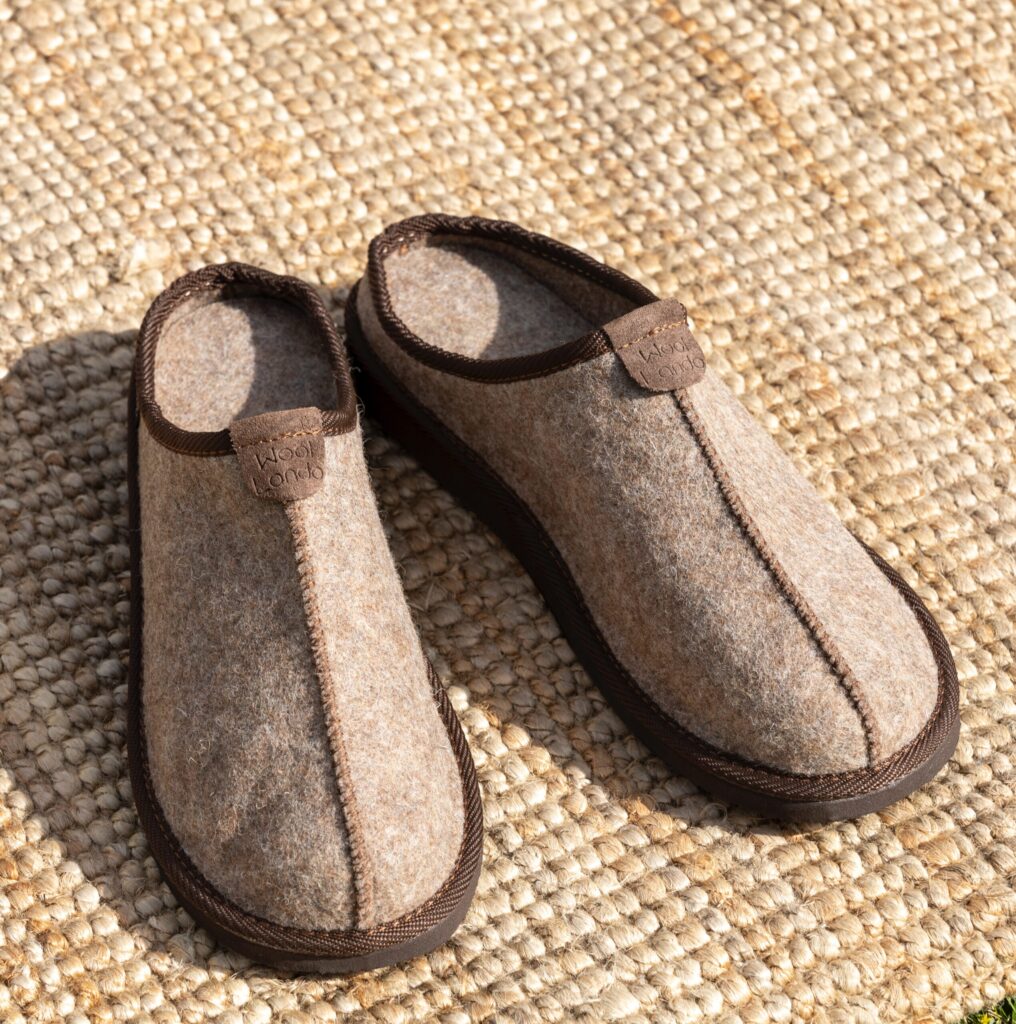 Woolland reljeefsed naturaalsed villased vilditud sussid SAND