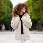 Zaffiro naiste kreemjas lambavillane kapuutsiga jakk ZOYA