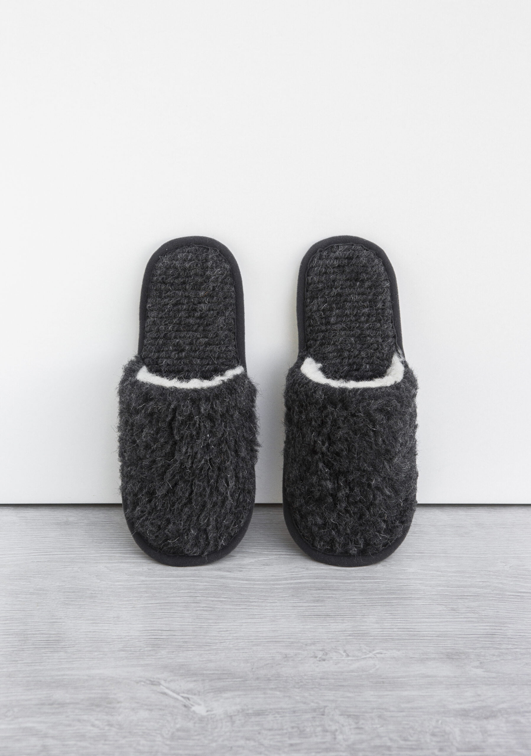 WOOLLANDO Natural Merino villased sussid BLACK
