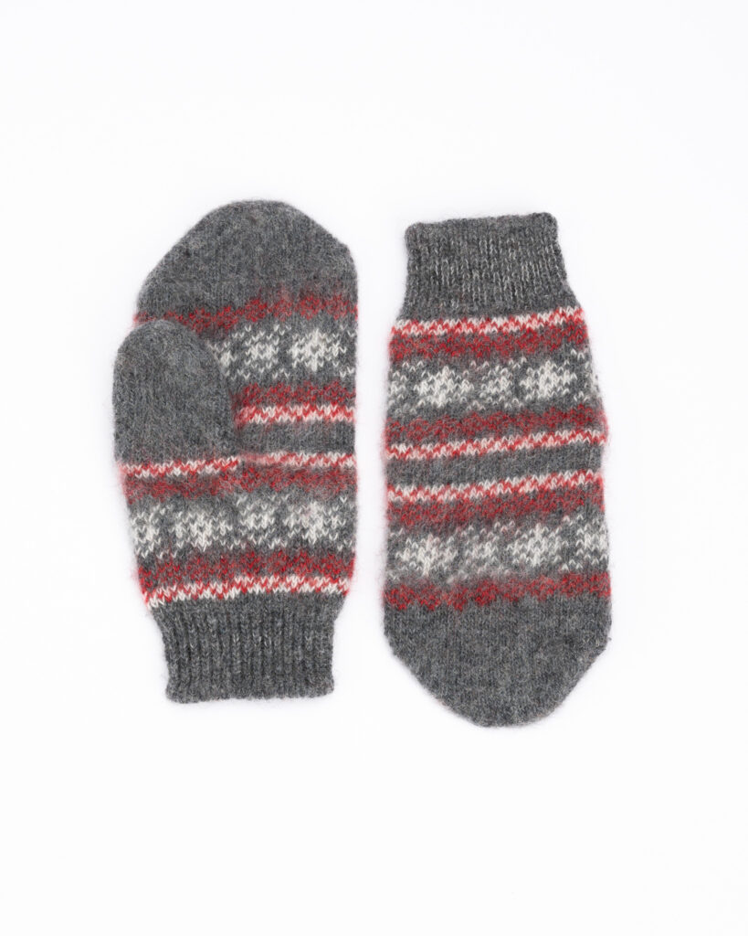 Meeste meriinovillased hallid kindad