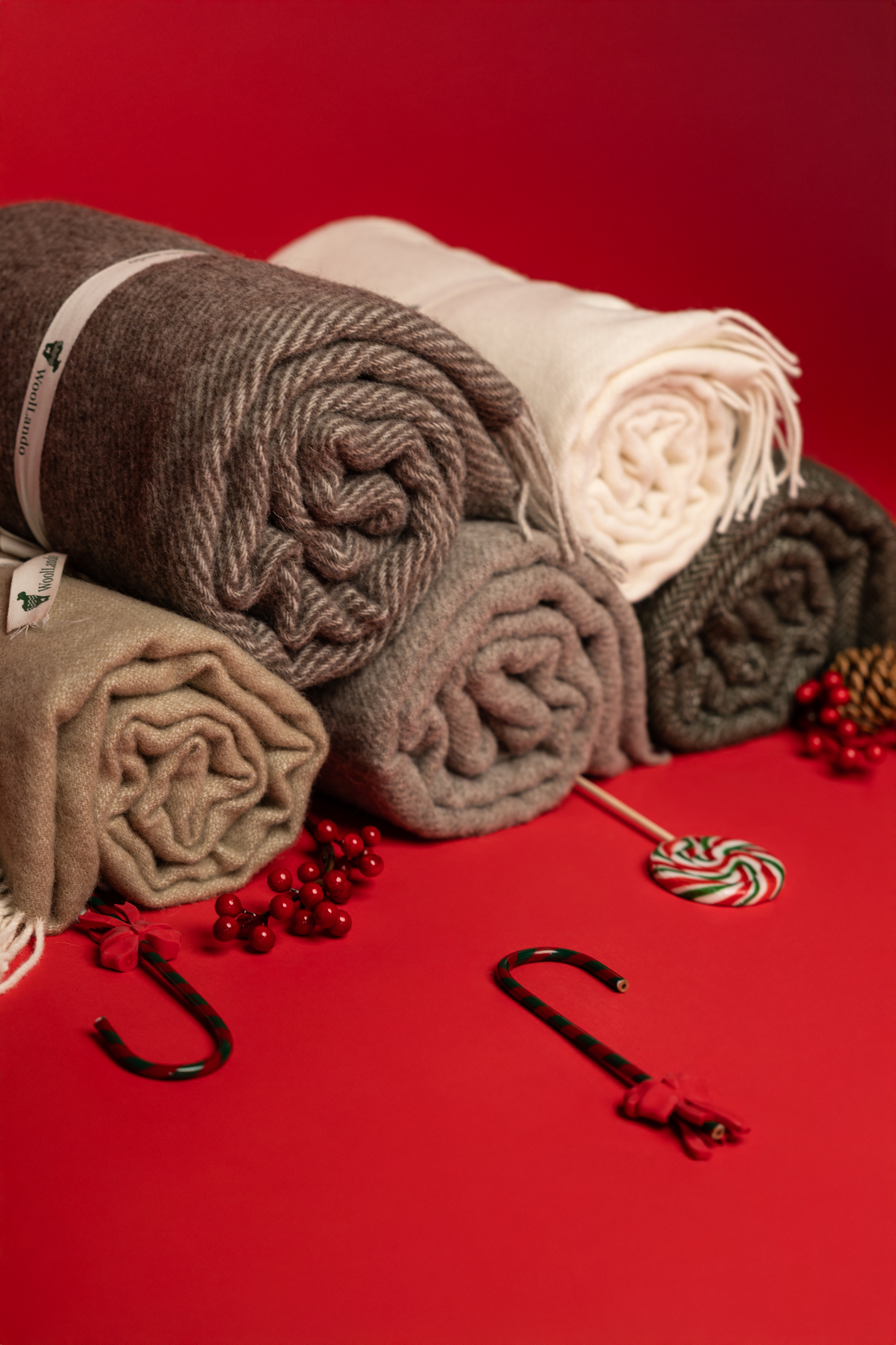 Woolland UUS-MEREMAA Luksuslik 100 % Villapleed MUSTRILINE HALL