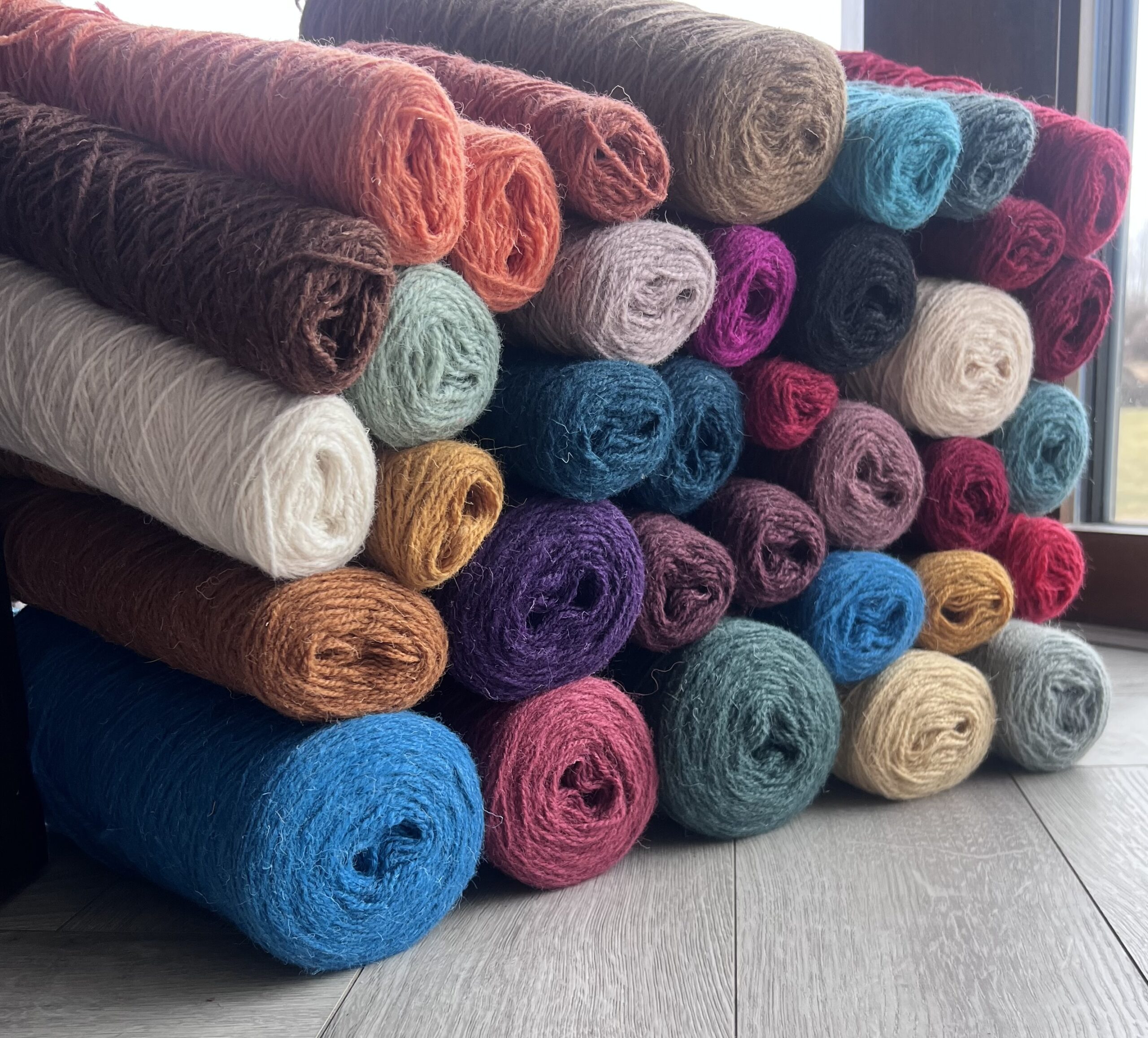 10 kg Lambavillase lõnga komplekt – erinevad erksad värvid