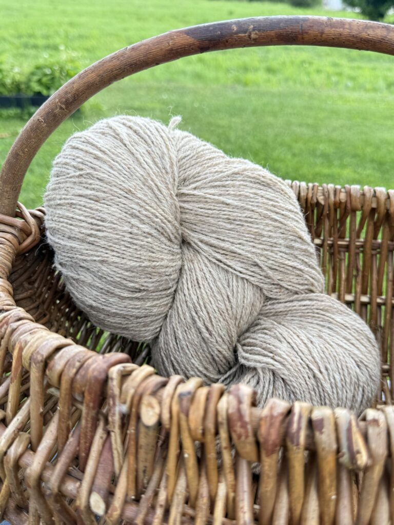 50% koera- ja 50% lambavillane lõng 1 kg – HELEKOLLANE