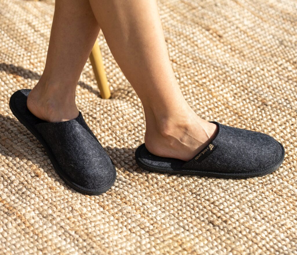 Woollando sissetõmmatavad vildist villased sussid SÜSI