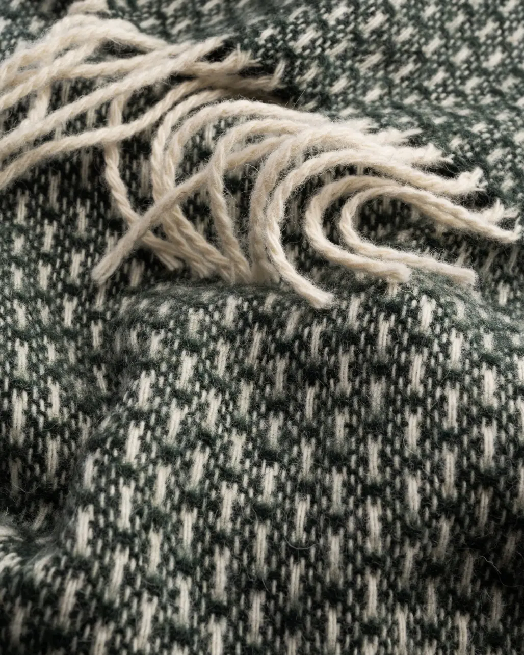 Woolland UUS-MEREMAA Luksuslik 100% villane pleed MUSTRILINE ROHELINE