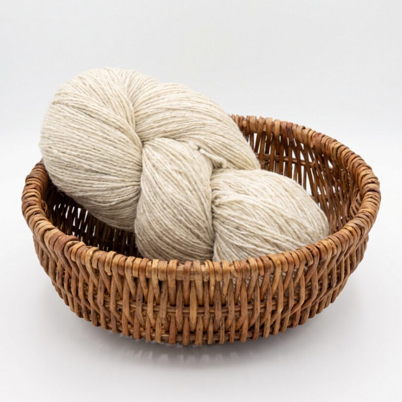 50% koera villa / 50% lambavilla lõng 1 kg – WHITE MELANGE, WoolLando
