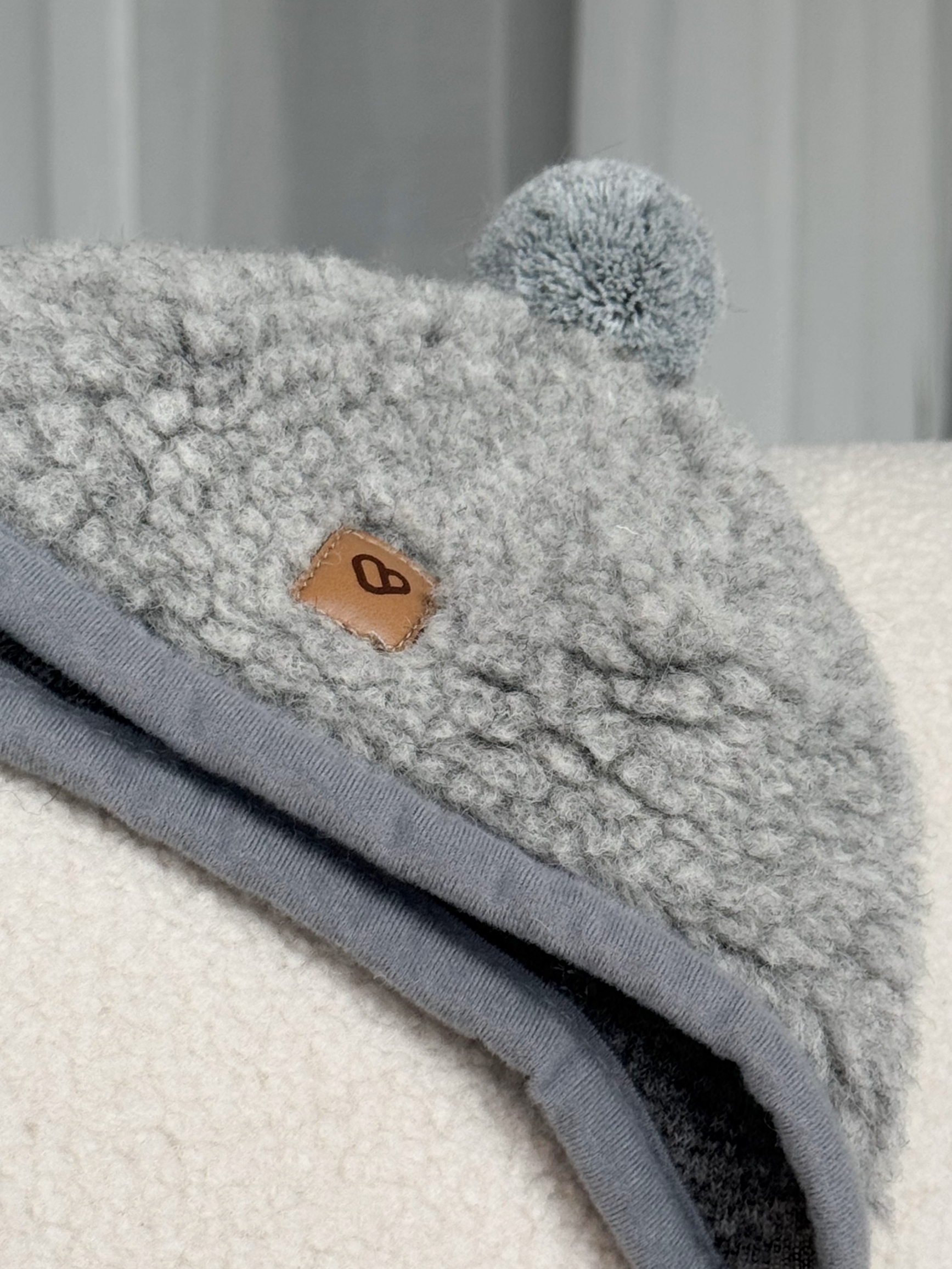 Laste hall tallevellamüts pomponiga – Zaffiro