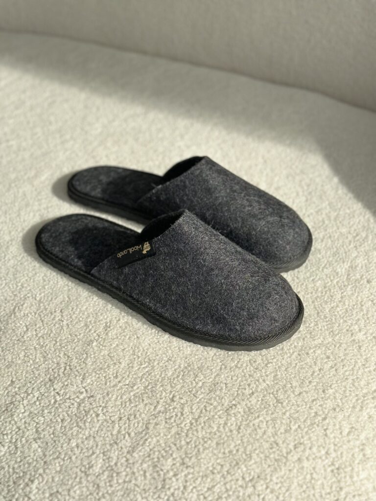 Mustad vilditud sussid ANGLIS, WoolLando