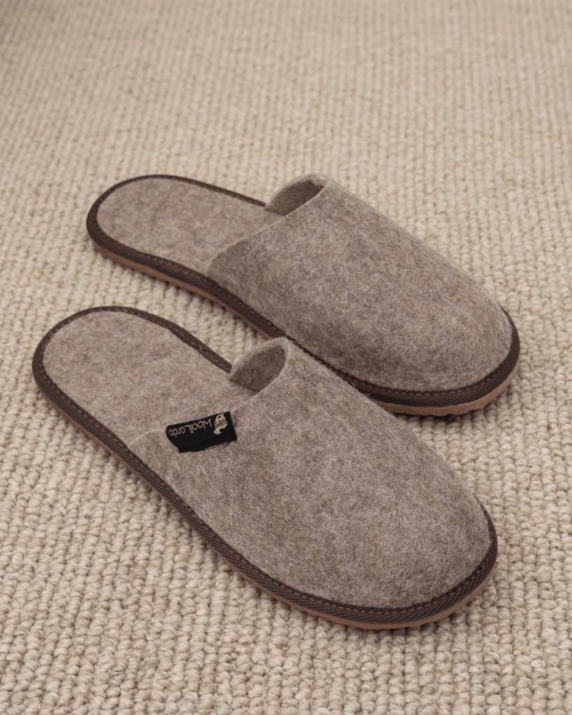 Heledad pruunid vilditud sussid LINEN, WoolLando
