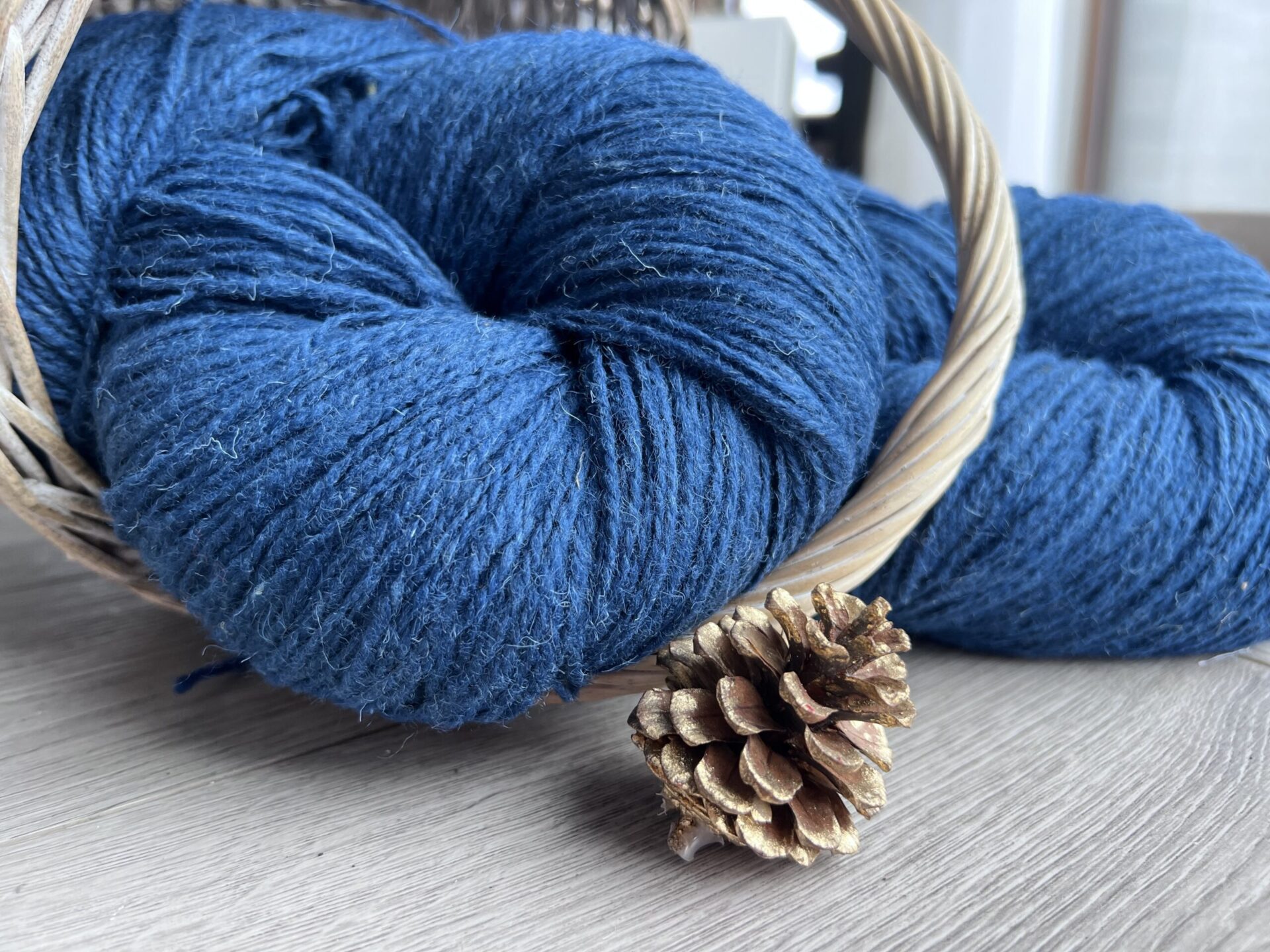 Lambavilla lõng 1 kg – TUMESININE, WoolLando