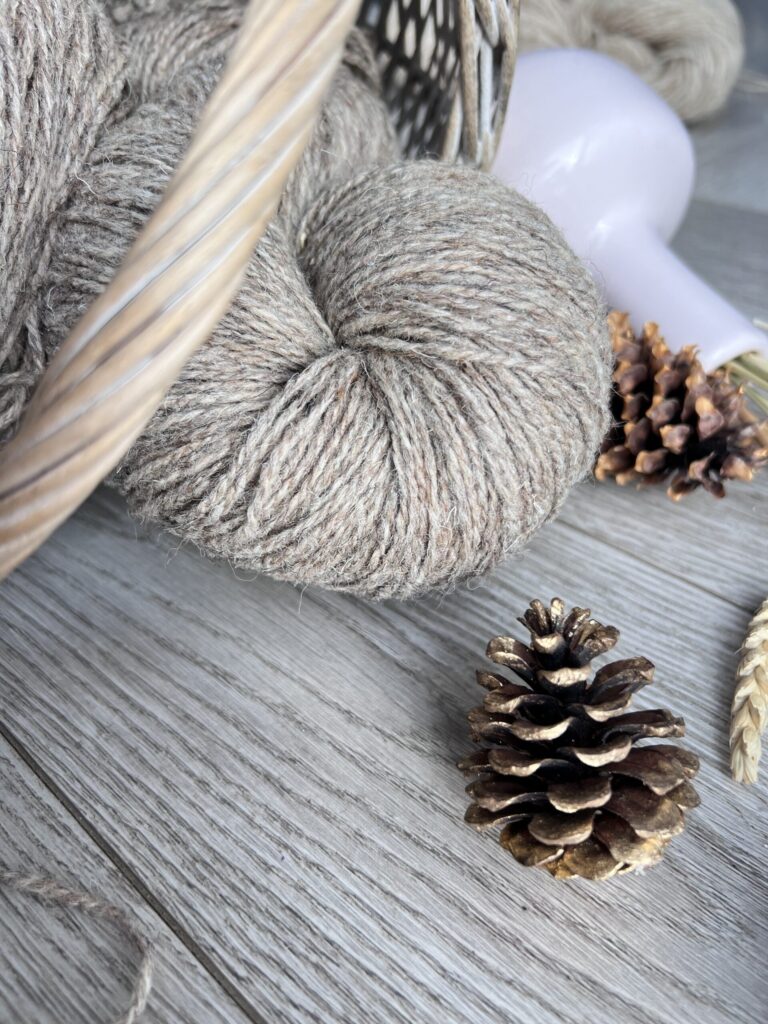 50% lambavill, 50% koervaill lõng 1 kg – PRUUN, WoolLando