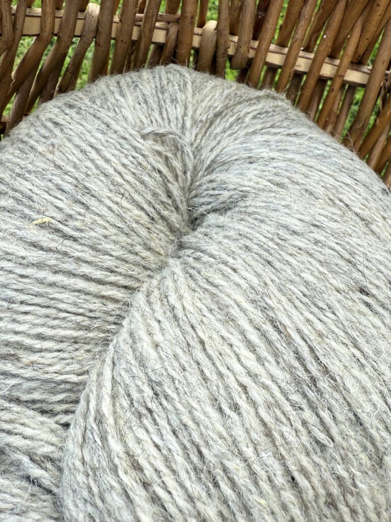 50% koera villa / 50% lambavilla lõng 1 kg – LIGHT GREY, WoolLando