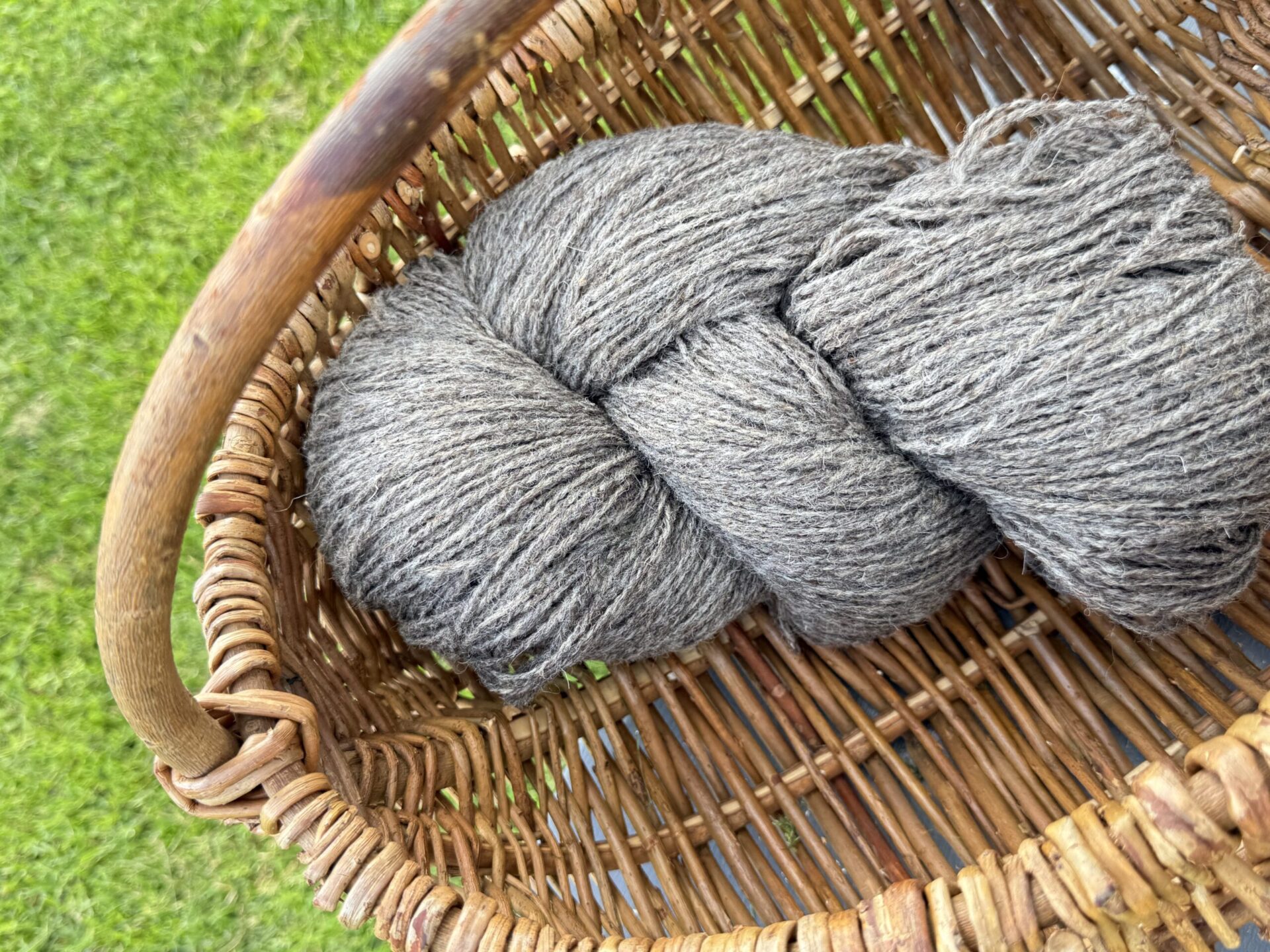 50% koera villa / 50% lambavilla lõng 1 kg – DARK GREY, WoolLando