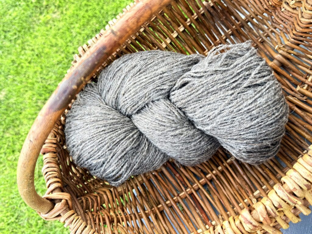 50% koera villa / 50% lambavilla lõng 1 kg – DARK GREY, WoolLando