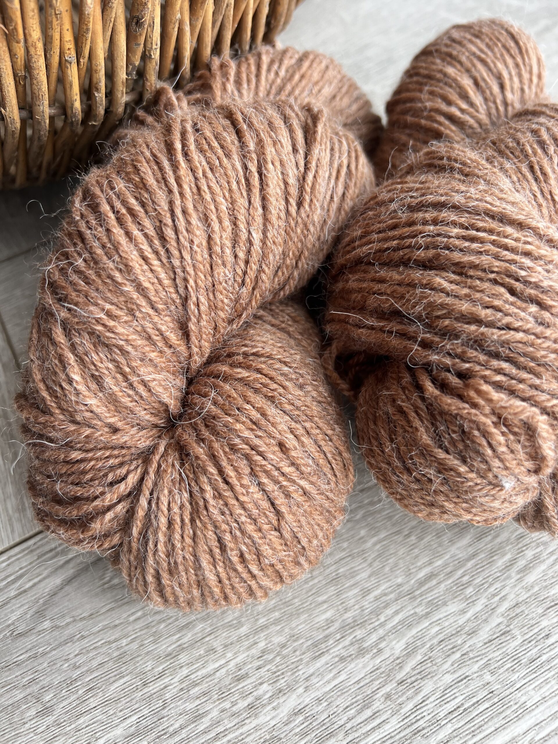Alpakavilla lõng 100 g – PRUUNIKAS, WoolLando