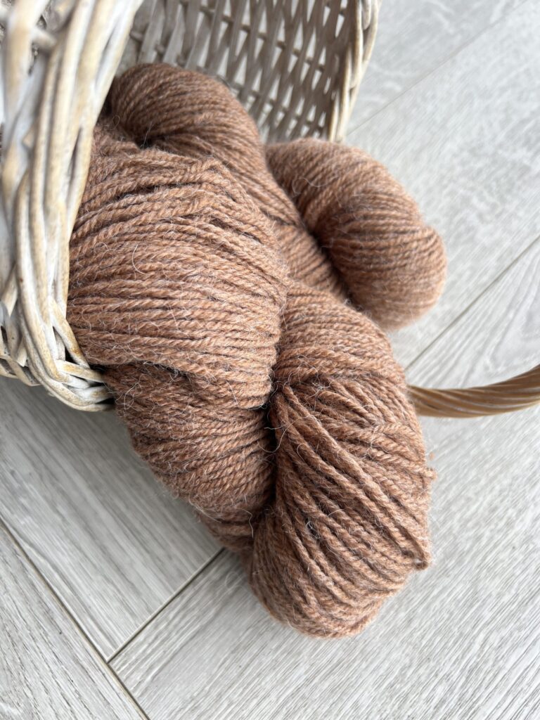 Alpakavilla lõng 100 g – PRUUNIKAS, WoolLando