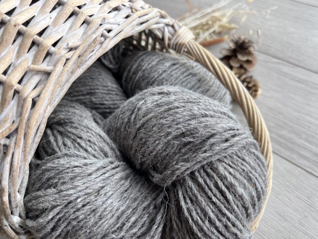 50% koervaill, 50% lambavilla lõng 1 kg – TUMEHALL, WoolLando